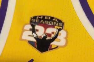 老詹戴退役勋章？孔祥宇：熟悉球星卡就知道这和退役没关系！